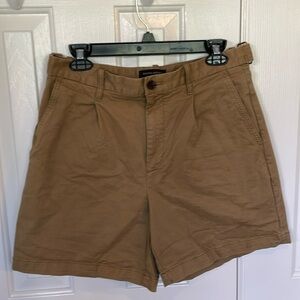 Banana Republic Chino Shorts. Size 8. Khaki. Gently worn. Excellent condition.